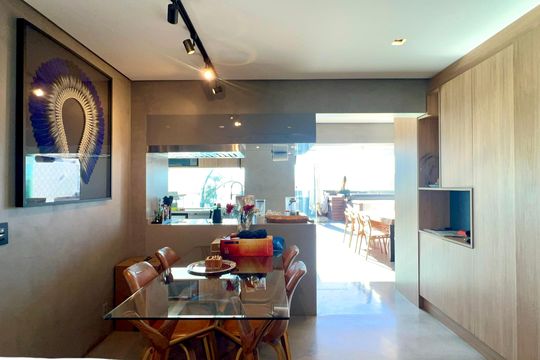 Apartamento mobiliado para comprar, 3 suítes, churrasqueira e varanda. — Sala de Jantar
