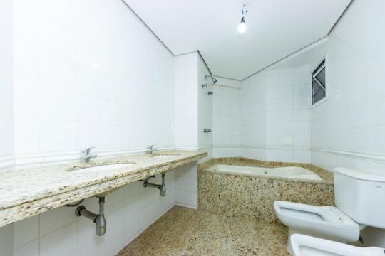Comprar apartamento mobiliado com 4 quartos, 2 suítes, varanda, closet, churrasqueira e piscina no condomínio. — foto 18