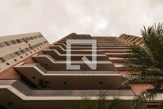 Compra apartamento mobiliado no Pacaembu com 4 quartos, 2 suítes, varanda e academia. — Fachada