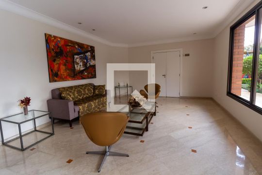 Compra apartamento mobiliado no Pacaembu com 4 quartos, 2 suítes, varanda e academia. — Hall