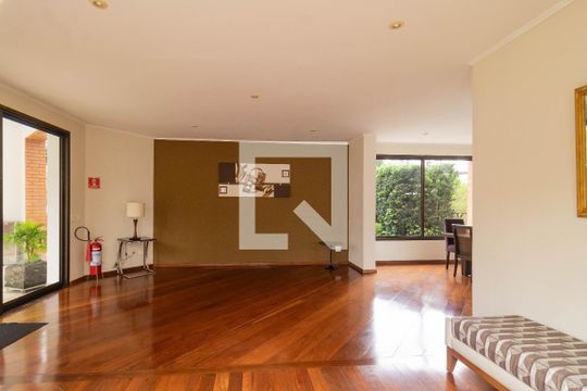 Compra apartamento mobiliado no Pacaembu com 4 quartos, 2 suítes, varanda e academia. — Área Comum