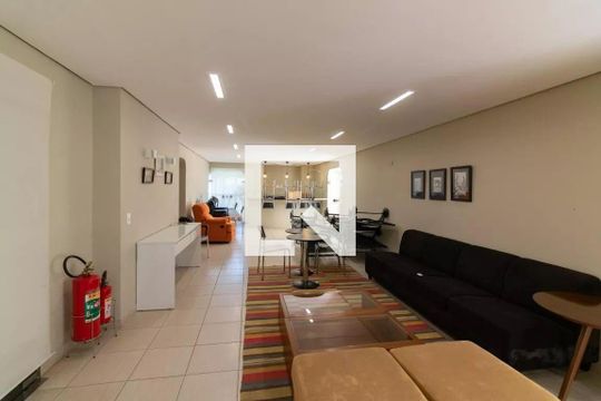 Comprar apartamento mobiliado no Brooklin, 4 quartos, 1 suíte, piscina, churrasqueira, varanda, pets permitidos. — Salão de Festas