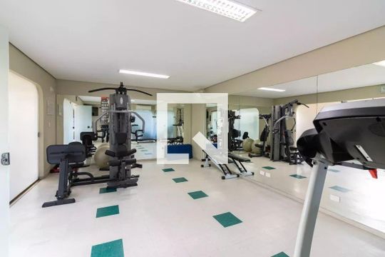 Comprar apartamento mobiliado no Brooklin, 4 quartos, 1 suíte, piscina, churrasqueira, varanda, pets permitidos. — Academia