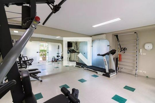 Comprar apartamento mobiliado no Brooklin, 4 quartos, 1 suíte, piscina, churrasqueira, varanda, pets permitidos. — Academia