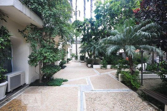 Comprar apartamento mobiliado no Brooklin, 4 quartos, 1 suíte, piscina, churrasqueira, varanda, pets permitidos. — entrada
