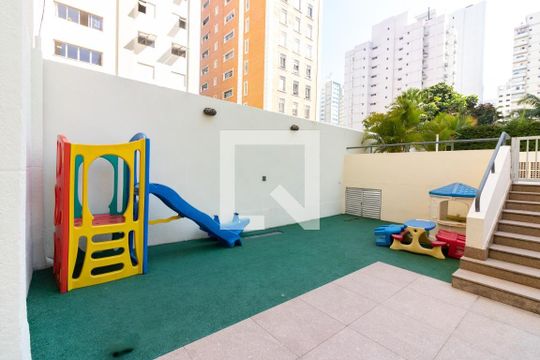 Comprar apartamento mobiliado no Brooklin, 4 quartos, 1 suíte, piscina, churrasqueira, varanda, pets permitidos. — Playground