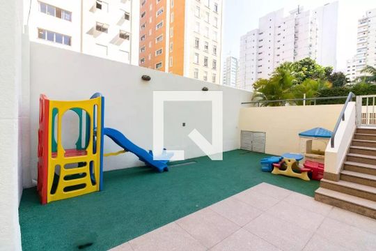 Comprar apartamento mobiliado no Brooklin, 4 quartos, 1 suíte, piscina, churrasqueira, varanda, pets permitidos. — Playground