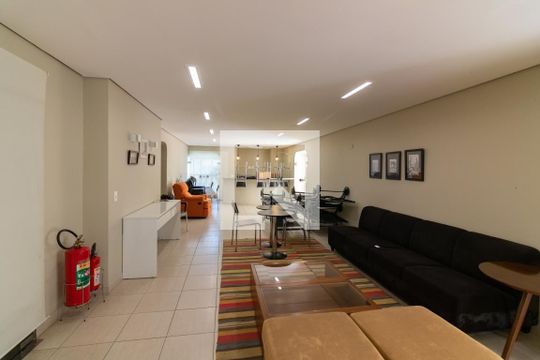 Comprar apartamento mobiliado no Brooklin, 4 quartos, 1 suíte, piscina, churrasqueira, varanda, pets permitidos. — Salão de Festas