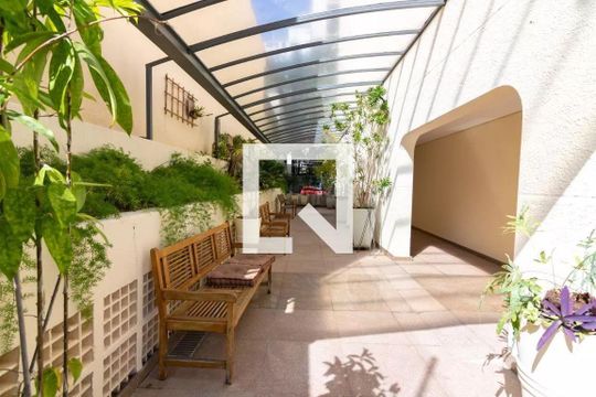 Comprar apartamento mobiliado no Brooklin, 4 quartos, 1 suíte, piscina, churrasqueira, varanda, pets permitidos. — Área comum