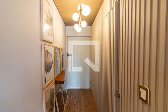 Comprar apartamento mobiliado na Vila Nova Conceição com 2 suítes, varanda gourmet e piscina no condomínio. — Entrada