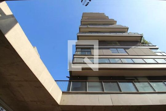 Comprar apartamento mobiliado na Vila Nova Conceição com 2 suítes, varanda gourmet e piscina no condomínio. — Fachada do Prédio