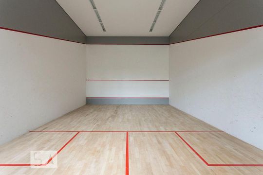 Comprar apartamento mobiliado na Vila Nova Conceição com 2 suítes, varanda gourmet e piscina no condomínio. — Quadra