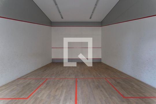 Comprar apartamento mobiliado na Vila Nova Conceição com 2 suítes, varanda gourmet e piscina no condomínio. — Quadra Esportiva
