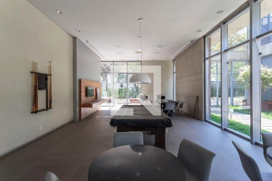 Comprar apartamento mobiliado na Vila Nova Conceição com 2 suítes, varanda gourmet e piscina no condomínio. — Salão de jogos