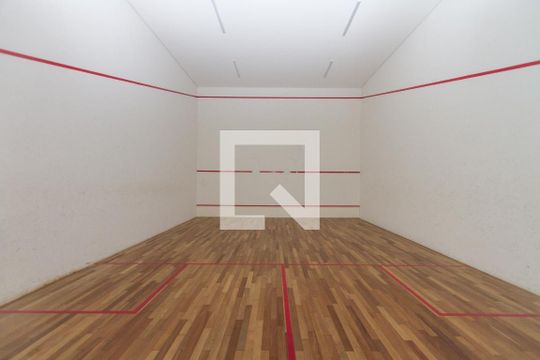 Venda de apartamento mobiliado no Brooklin com 3 suítes e churrasqueira no condomínio. — Quadra de Squash