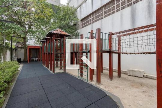 Venda de apartamento mobiliado no Brooklin com 3 suítes e churrasqueira no condomínio. — Playground