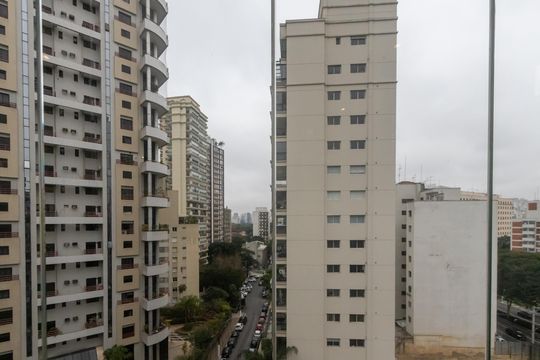 Compra apartamento mobiliado no Itaim Bibi, 2 quartos, piscina no condomínio. — Suíte 1