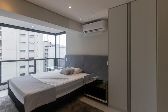 Compra apartamento mobiliado no Itaim Bibi, 2 quartos, piscina no condomínio. — Suíte 1