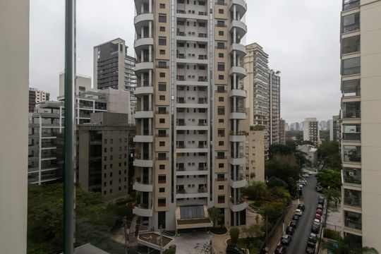 Compra apartamento mobiliado no Itaim Bibi, 2 quartos, piscina no condomínio. — Suíte 2