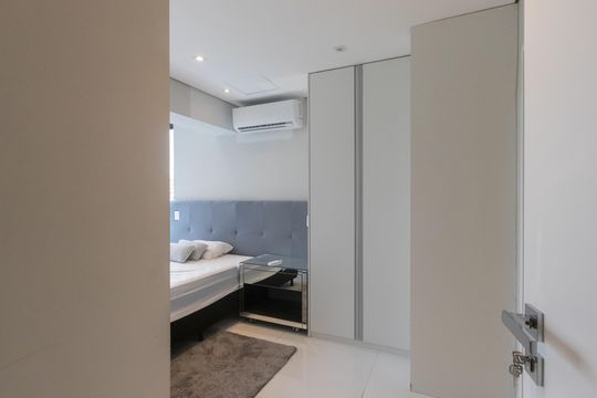Compra apartamento mobiliado no Itaim Bibi, 2 quartos, piscina no condomínio. — Suíte 1