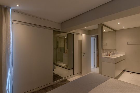 Compra apartamento mobiliado no Itaim Bibi, 2 quartos, piscina no condomínio. — Suíte 2