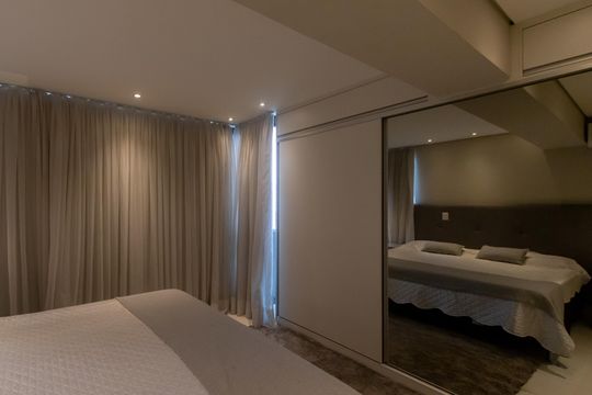 Compra apartamento mobiliado no Itaim Bibi, 2 quartos, piscina no condomínio. — Suíte 2