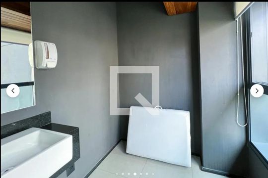 Compra apartamento mobiliado no Itaim Bibi, 2 quartos, piscina no condomínio. — Área comum