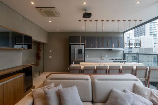 Compra apartamento mobiliado no Itaim Bibi, 2 quartos, piscina no condomínio. — Cozinha 