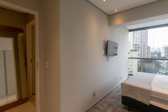 Compra apartamento mobiliado no Itaim Bibi, 2 quartos, piscina no condomínio. — Suíte 1