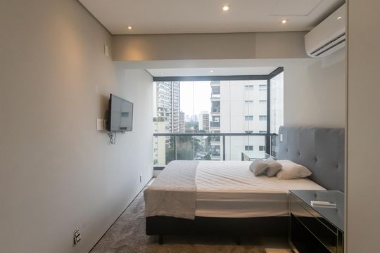 Compra apartamento mobiliado no Itaim Bibi, 2 quartos, piscina no condomínio. — Suíte 1