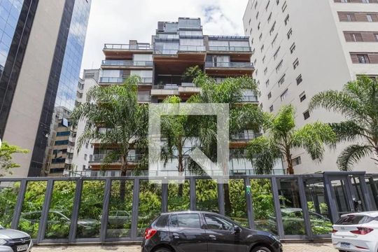 Compra apartamento mobiliado no Itaim Bibi, 2 quartos, piscina no condomínio. — Fachada