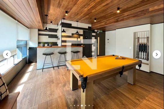 Compra apartamento mobiliado no Itaim Bibi, 2 quartos, piscina no condomínio. — Área comum