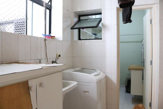 Venda: apartamento com 3 quartos, varanda e aceita pets. — Área de Serviço