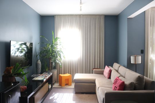 Venda: apartamento com 3 quartos, varanda e aceita pets. — Sala