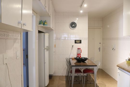 Venda: apartamento com 3 quartos, varanda e aceita pets. — Cozinha