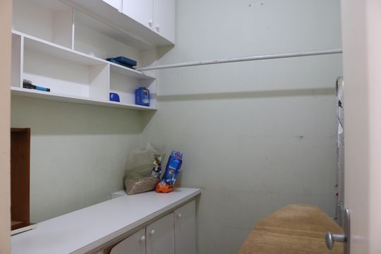 Venda: apartamento com 3 quartos, varanda e aceita pets. — Área de Serviço