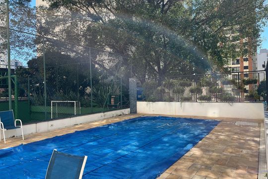 Venda: apartamento com 3 quartos, varanda e aceita pets. — Área comum - Piscina