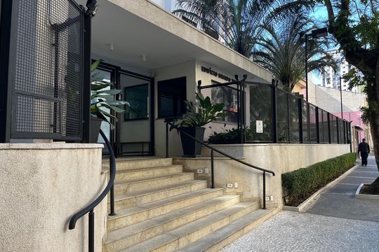 Venda: apartamento com 3 quartos, varanda e aceita pets. — Fachada do Prédio