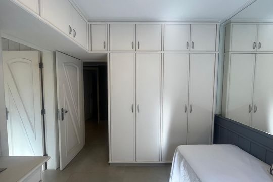 Venda: apartamento com 3 quartos, varanda e aceita pets. — Quarto 1