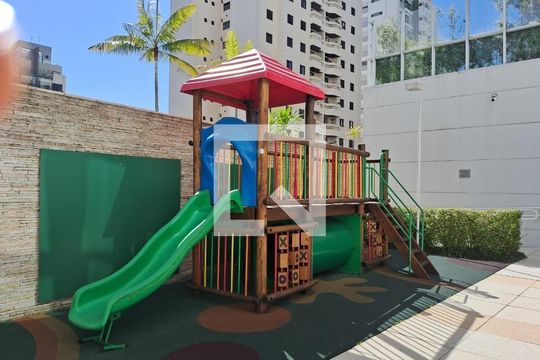Comprar apartamento mobiliado com 3 quartos, closet e animais permitidos. — Playground