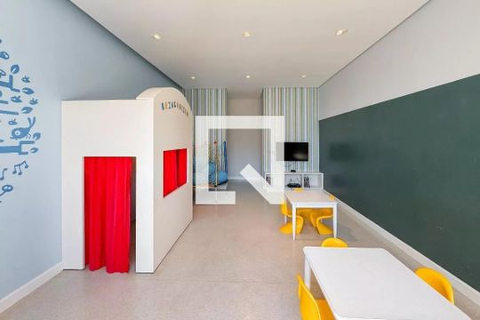 Comprar apartamento mobiliado com 3 quartos, closet e animais permitidos. — Brinquedoteca