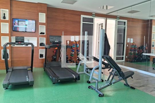 Comprar apartamento mobiliado com 3 quartos, closet e animais permitidos. — Academia