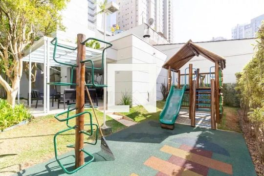 Comprar apartamento mobiliado com 3 quartos, closet e animais permitidos. — Playground