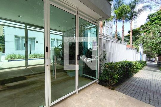Comprar apartamento mobiliado com 3 quartos, closet e animais permitidos. — Fachada