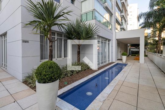 Comprar apartamento mobiliado com 3 quartos, closet e animais permitidos. — Entrada