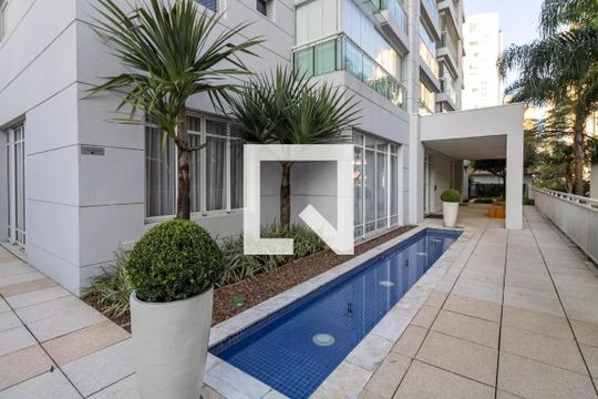 Comprar apartamento mobiliado com 3 quartos, closet e animais permitidos. — Entrada