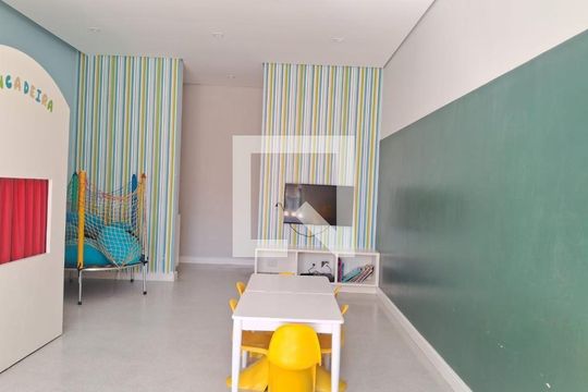 Comprar apartamento mobiliado com 3 quartos, closet e animais permitidos. — Brinquedoteca