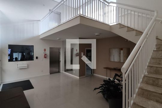 Apartamento mobiliado na Vila Leopoldina com 3 quartos e academia no condomínio. Ideal para comprar. — Hall de Entrada