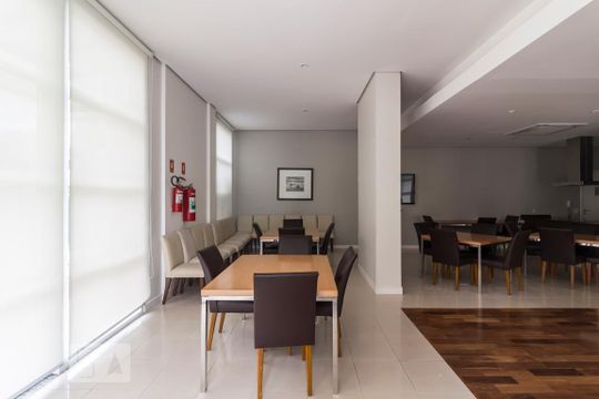 Apartamento mobiliado na Vila Leopoldina com 3 quartos e academia no condomínio. Ideal para comprar. — Salão de festas