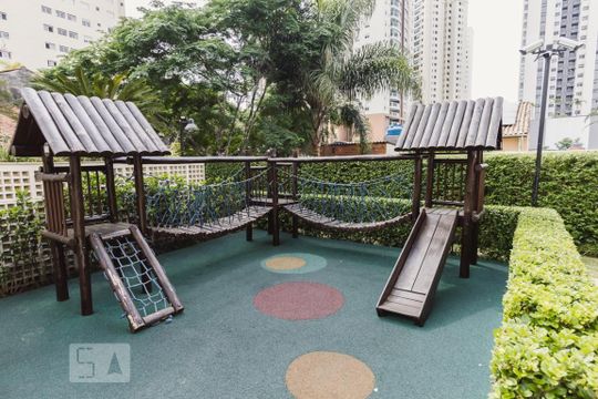 Apartamento mobiliado na Vila Leopoldina com 3 quartos e academia no condomínio. Ideal para comprar. — Playground